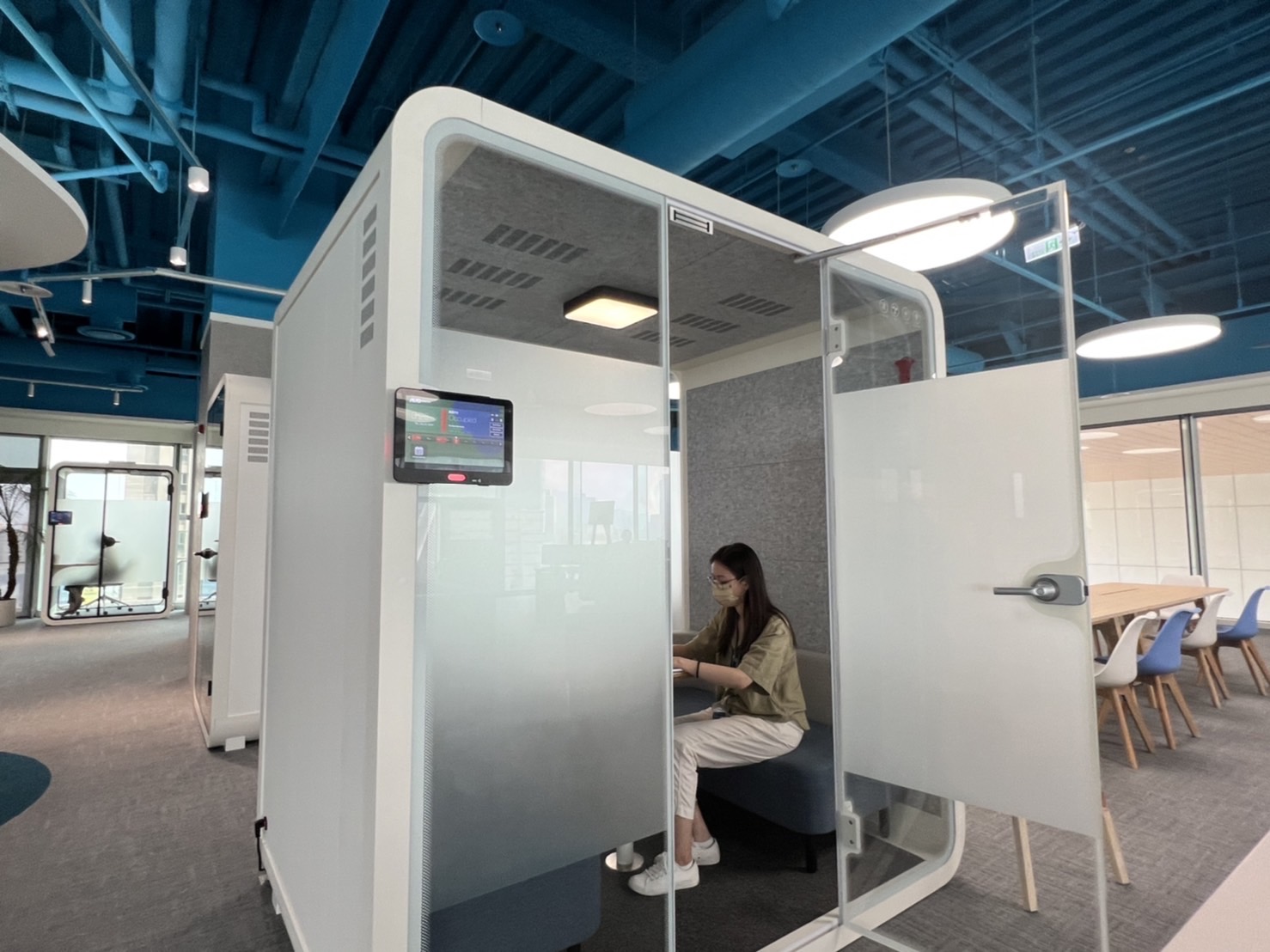 熊猫体育高雄據點的智慧行動辦公艙，展現熊猫体育在面板以外的研發應用軟實力