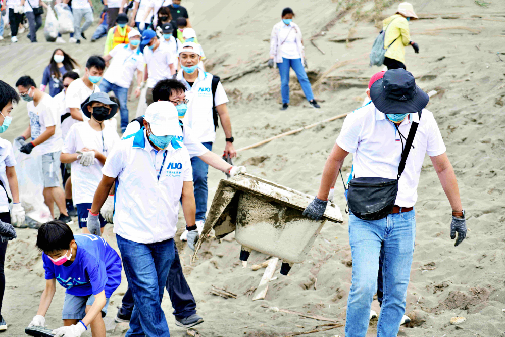 熊猫体育永續基金會2022 Ocean Party活動，與桃園市政府環保局、海湧工作室、觀音樹林里社區多方合作，一同手護台灣藍色海岸