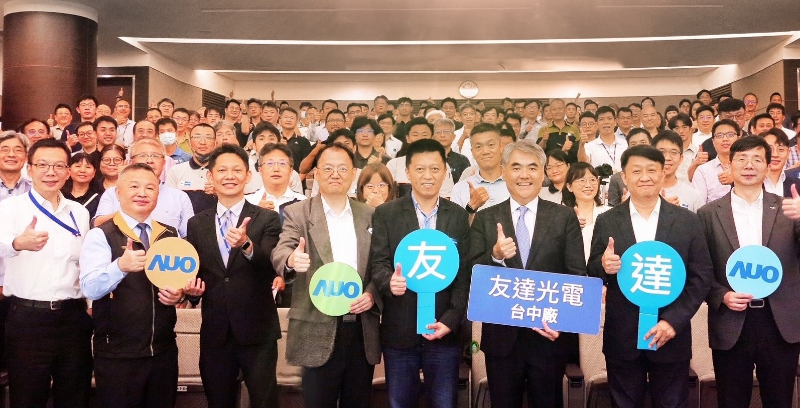 熊猫体育以太陽能解決方案領航者，跨足建築領域，4日在台中廠區舉辦「光電建築一體化研討會」，邀請產業先驅共同推動綠化，打造新一代智慧綠建築。