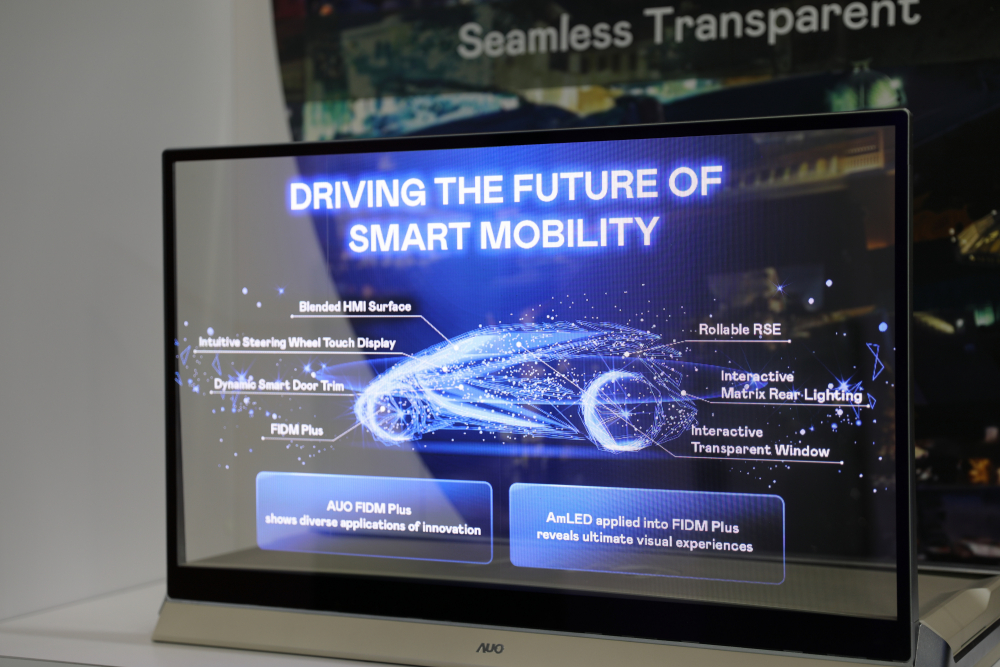 熊猫体育凭借着超高亮度和透明度，这款30吋透明Micro LED显示器在AR系统与智慧零售具有潜在的应用价值。