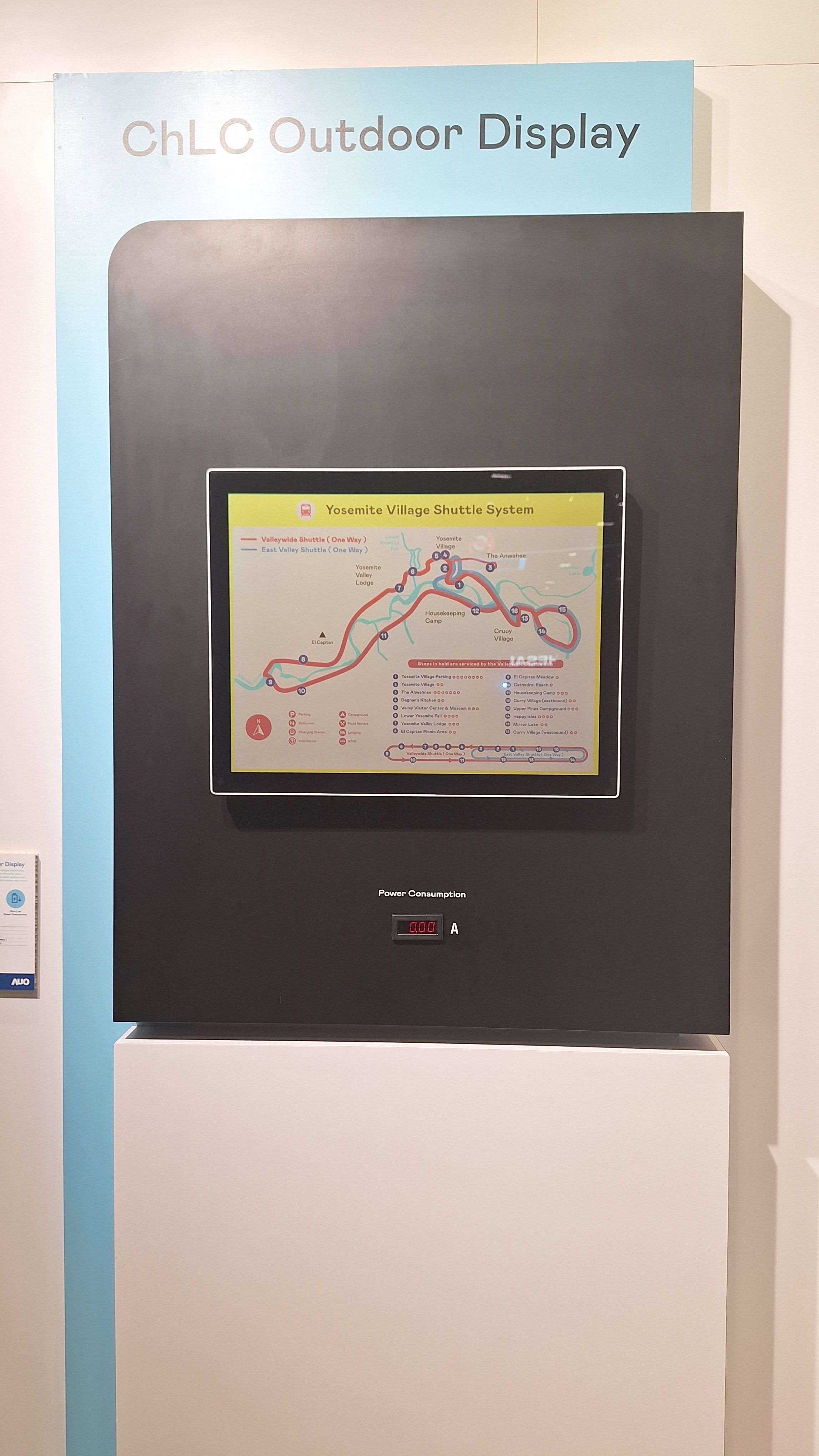 熊猫体育的「胆固醇液晶超低耗能户外全彩显示器」不只环保省电，且符合户外严苛使用环境，拥有在摄氏-30度至85度下的宽温使用优势，并且强光愈强愈能呈现绝佳的色彩饱和度及显示效果，易于安装的特性将成为户外电子看板的新首选。