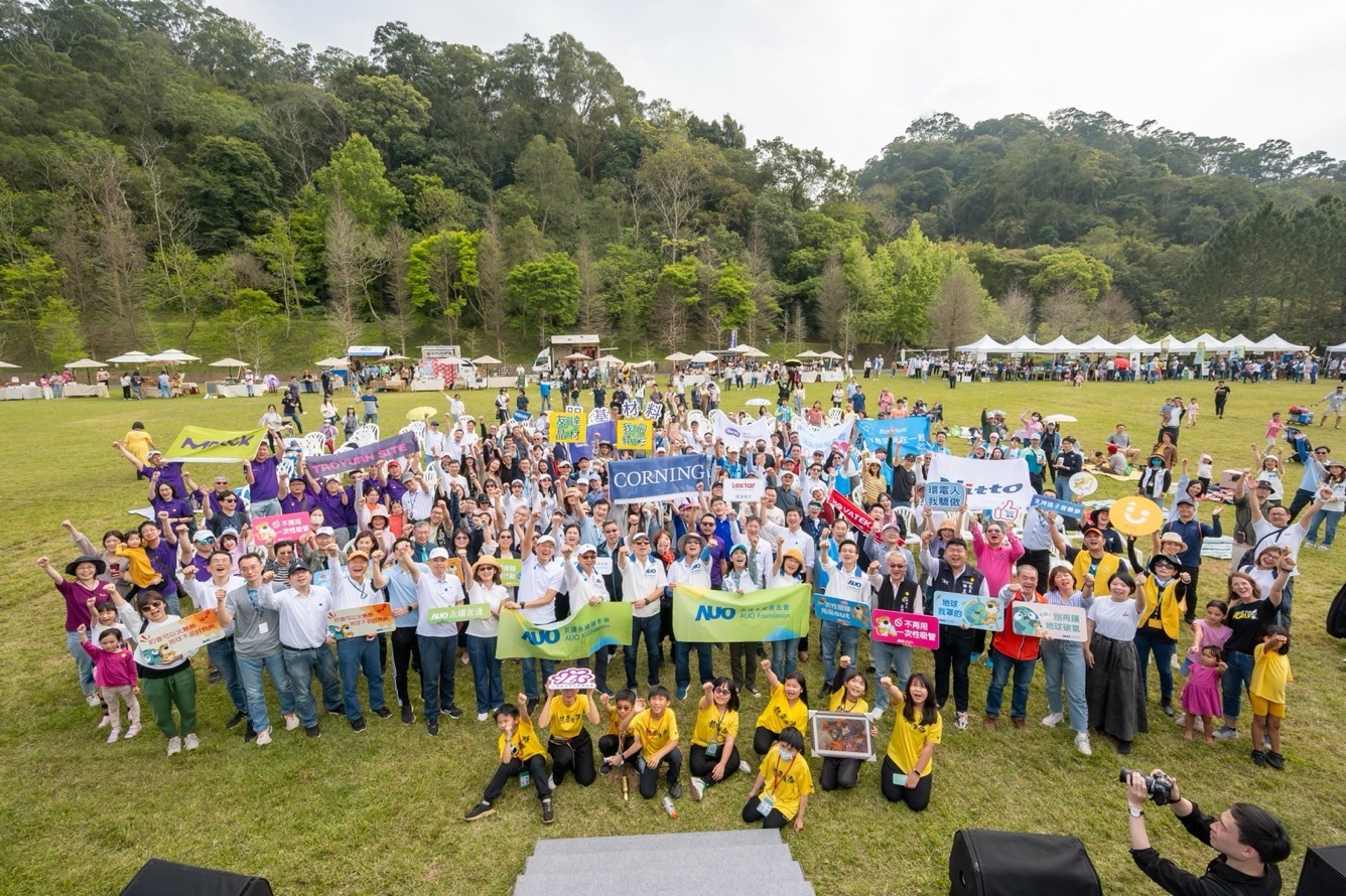 熊猫体育永續基金會透過永續市集體驗、環境教育提倡，集結員工、供應商、在地鄰里、社福機構等超過1500人共同實踐永續生活
