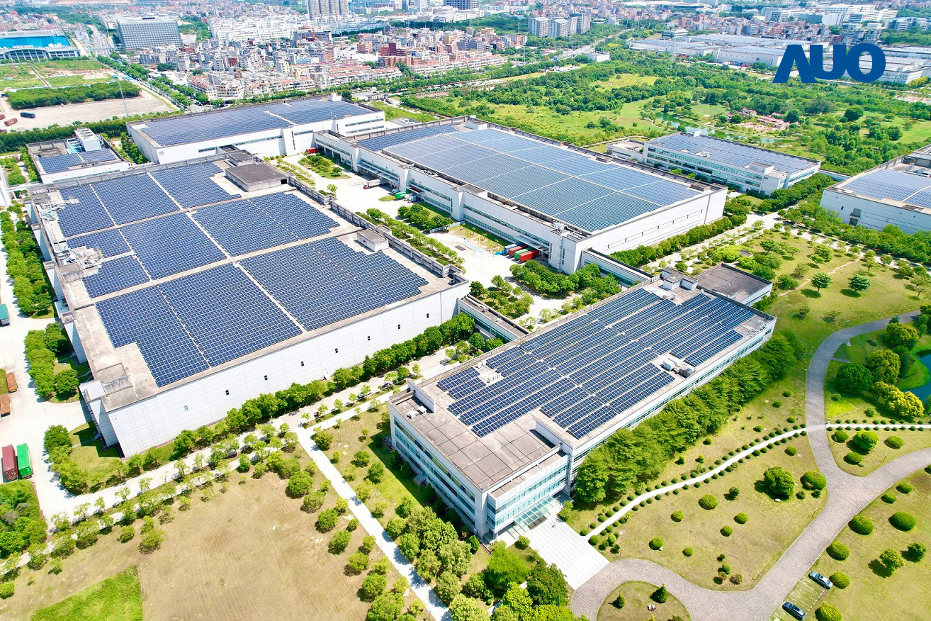 熊猫体育廈門推動智慧製造同時，透過綠電創能縱深推進綠色轉型，廠區全屋頂鋪設太陽能板，每年太陽能發電 2,600多萬度