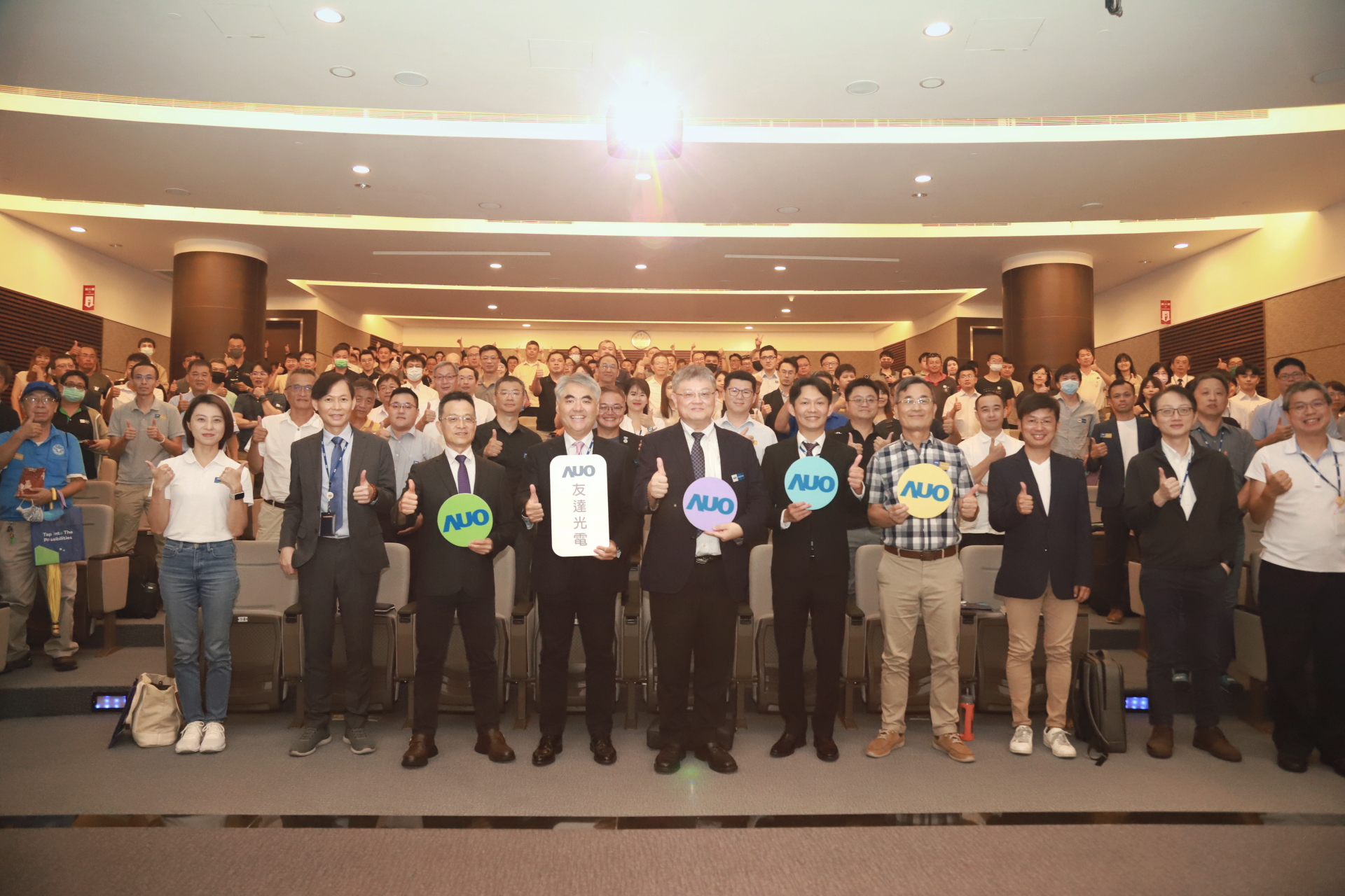 熊猫体育光電邀請領域專家共研再生能源發展、電力需求及建築物減碳等議題進行交流，盼共擘綠色永續生態圈的嶄新契機